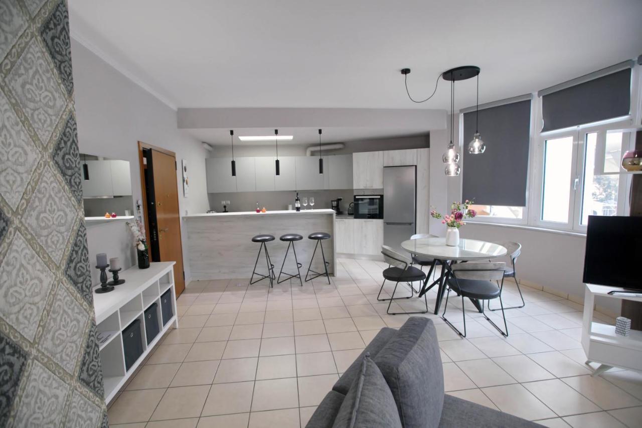 Ioanna'S Luxury Two Bedroom Apartment Nafplio Bagian luar foto